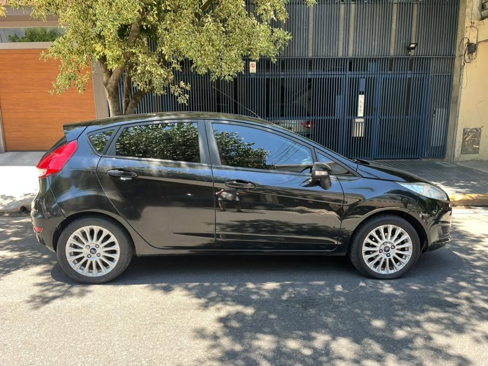 Ford Fiesta SE — foto 7