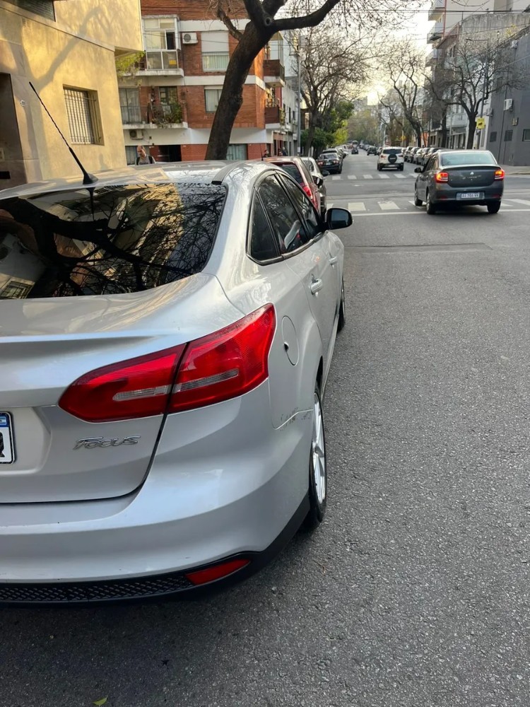 Ford Focus SE — foto 4