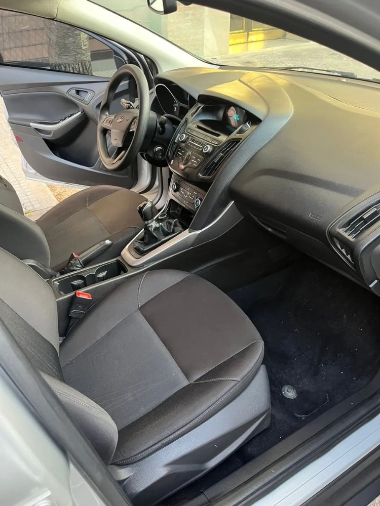 Ford Focus SE — foto 7