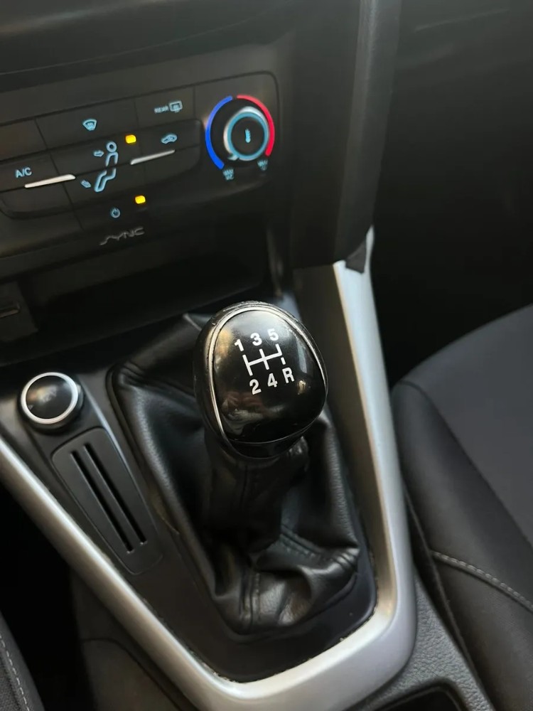 Ford Focus SE — foto 8