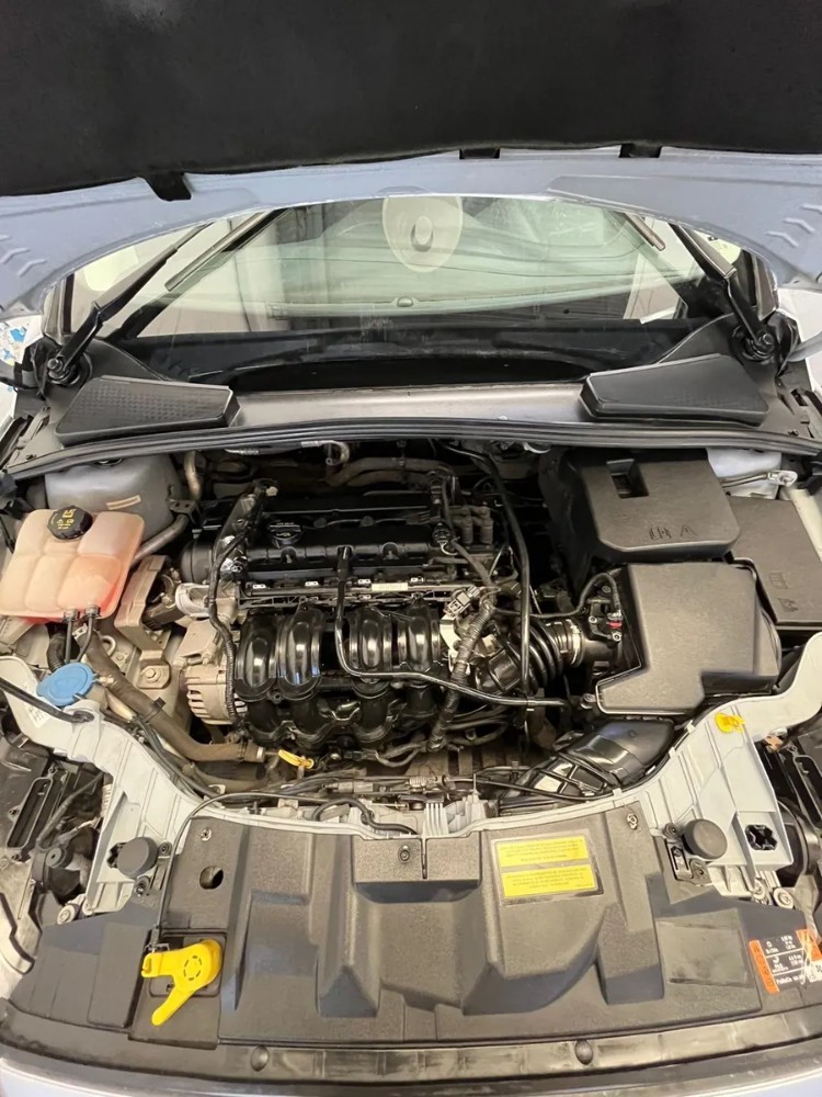 Ford Focus SE — foto 9