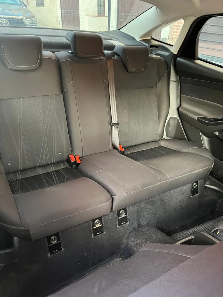 Ford Focus SE — foto 11