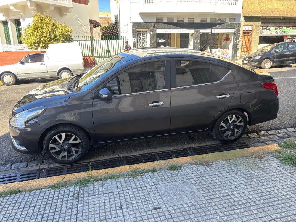 Nissan Versa Exclusive  — foto 3