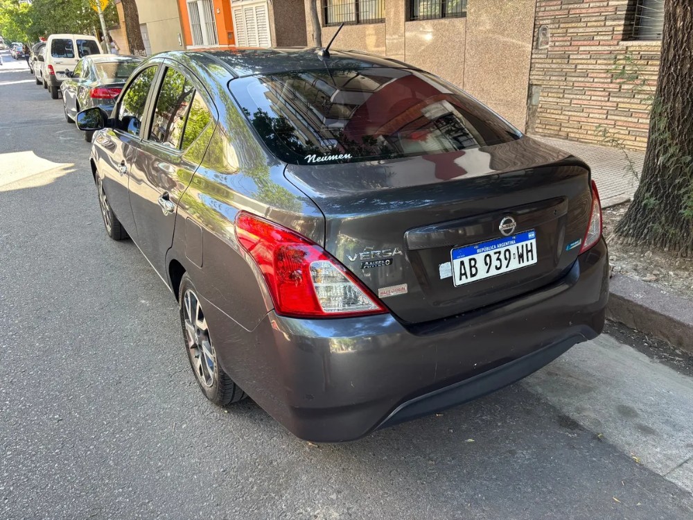 Nissan Versa Exclusive  — foto 4