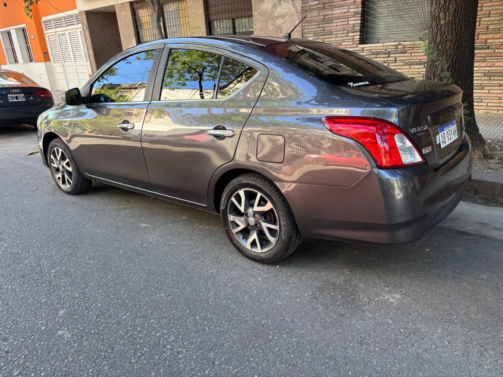 Nissan Versa Exclusive  — foto 5
