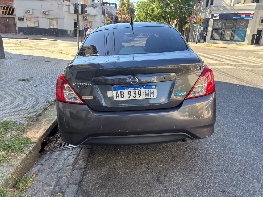Nissan Versa Exclusive  — foto 16