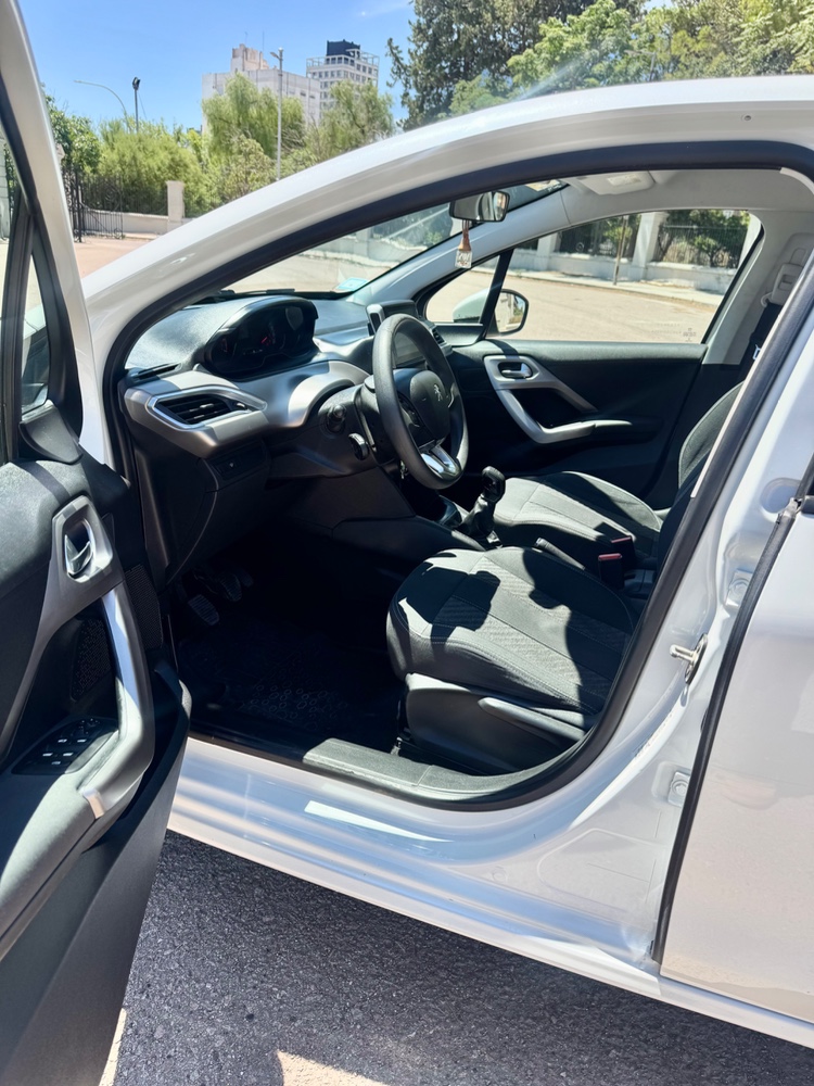 Peugeot 208 Allure — foto 4