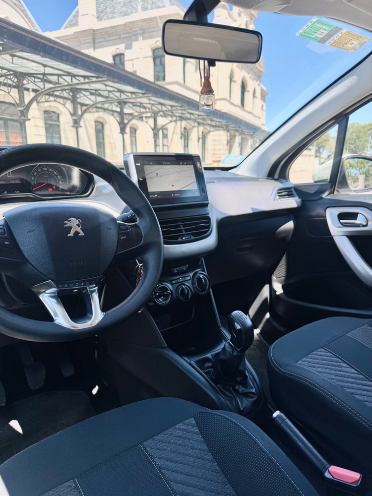 Peugeot 208 Allure — foto 7