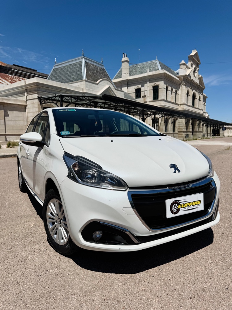 Peugeot 208 Allure — foto 8