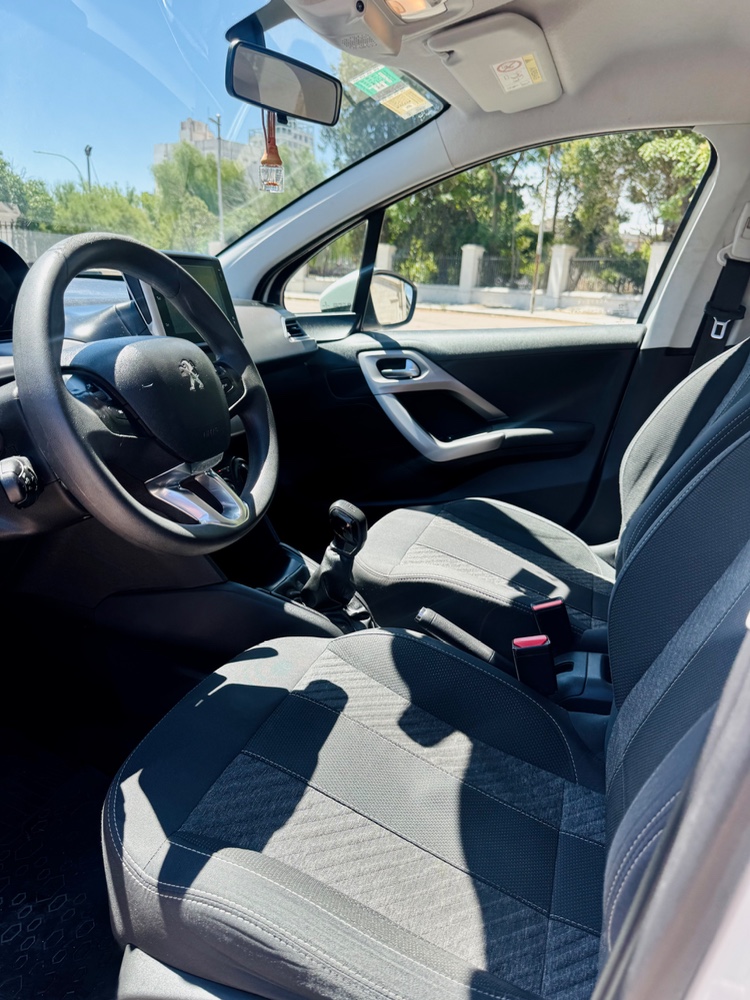Peugeot 208 Allure — foto 9