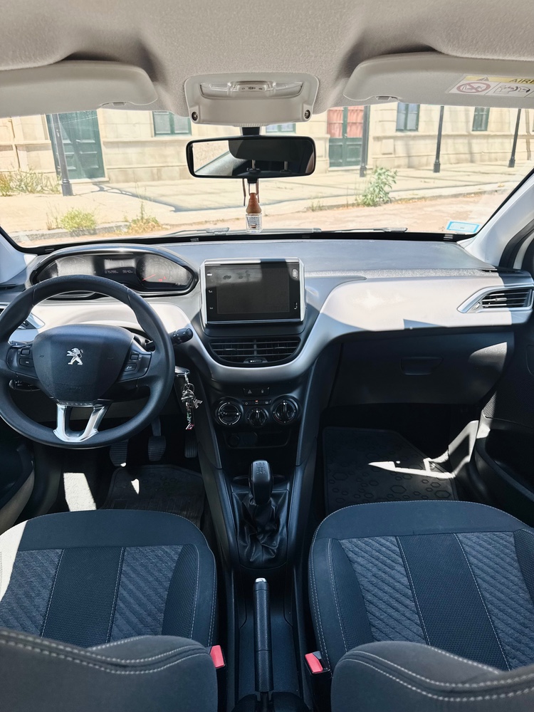 Peugeot 208 Allure — foto 12