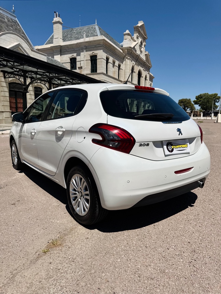 Peugeot 208 Allure — foto 13