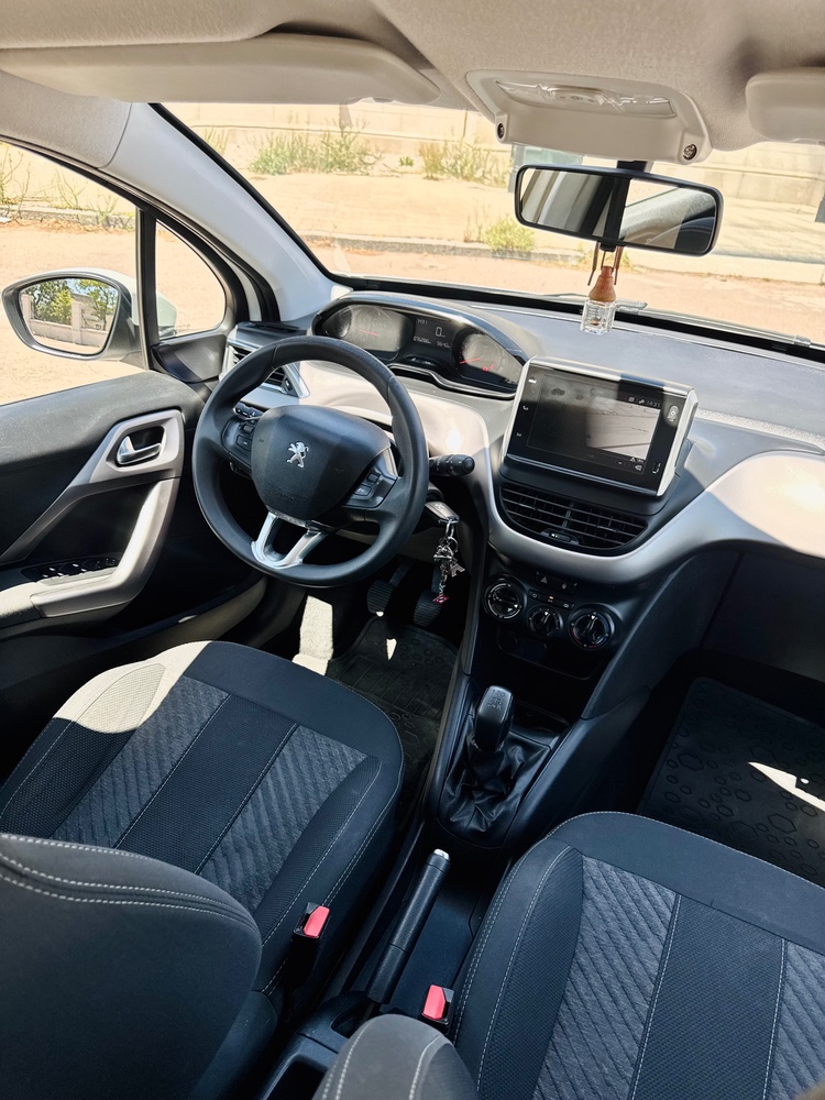 Peugeot 208 Allure — foto 14