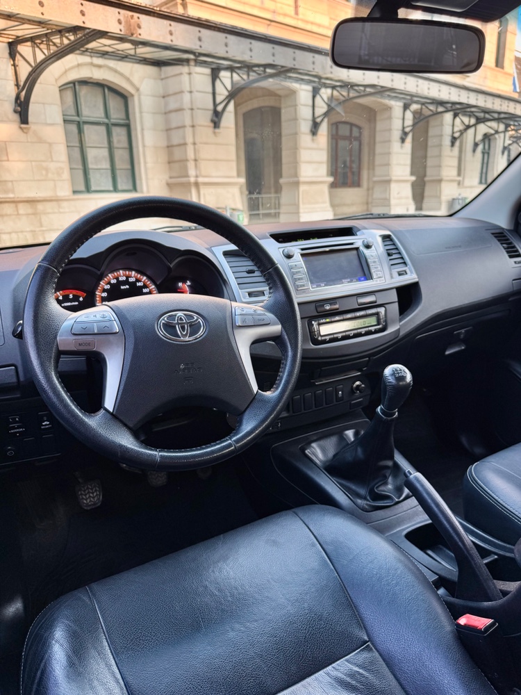 Toyota Hilux SRV — foto 9
