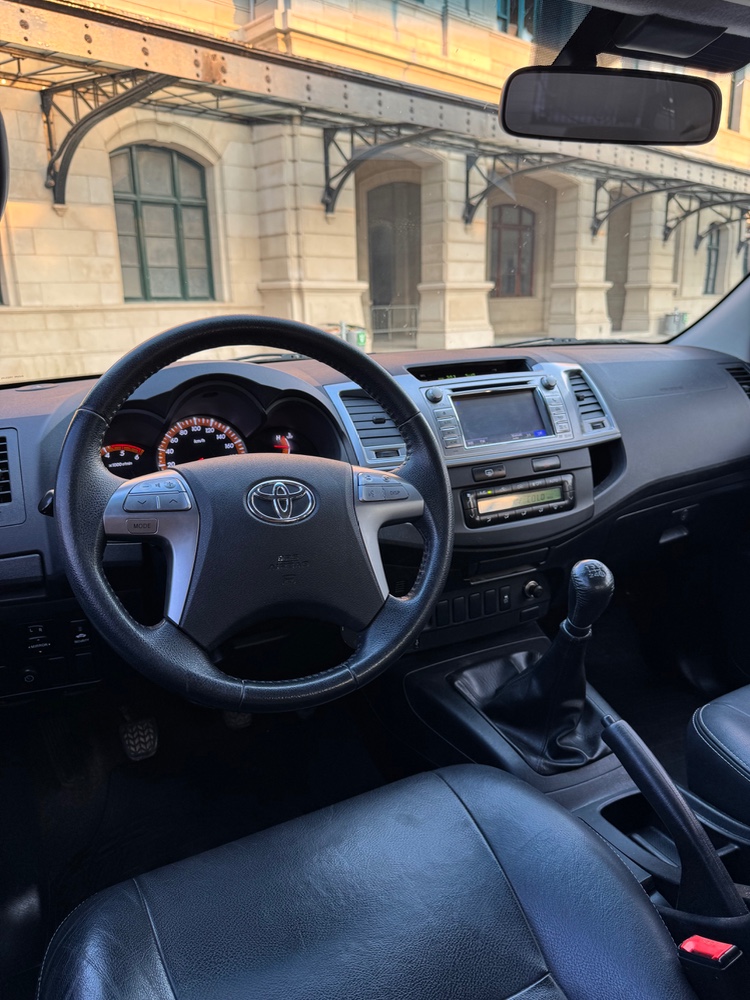 Toyota Hilux SRV — foto 10