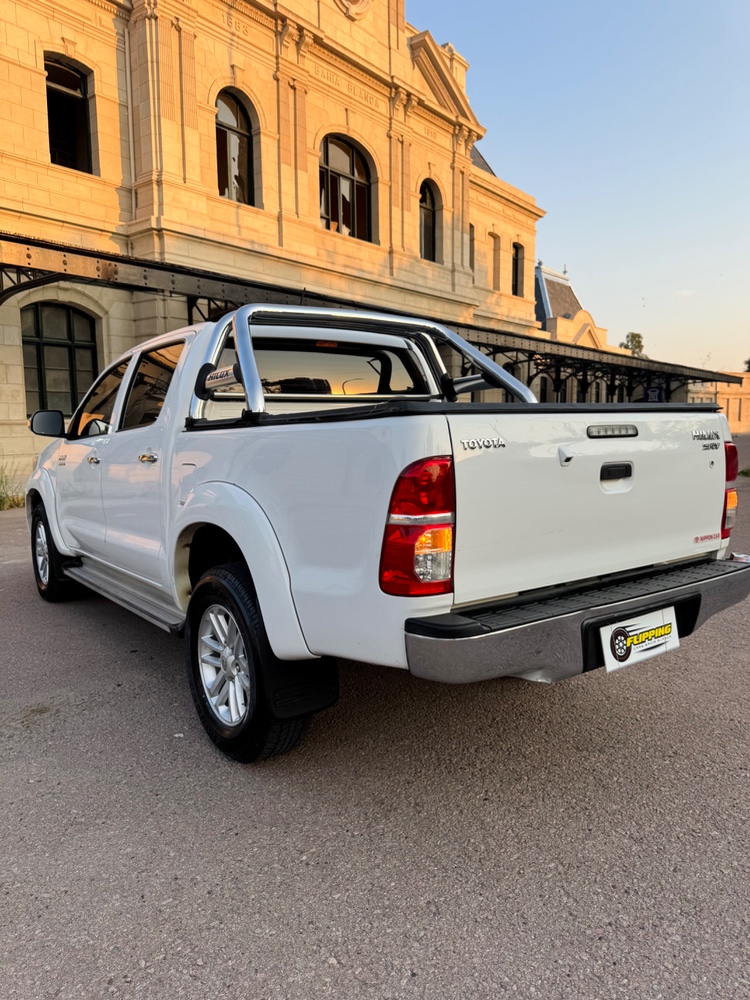 Toyota Hilux SRV — foto 14