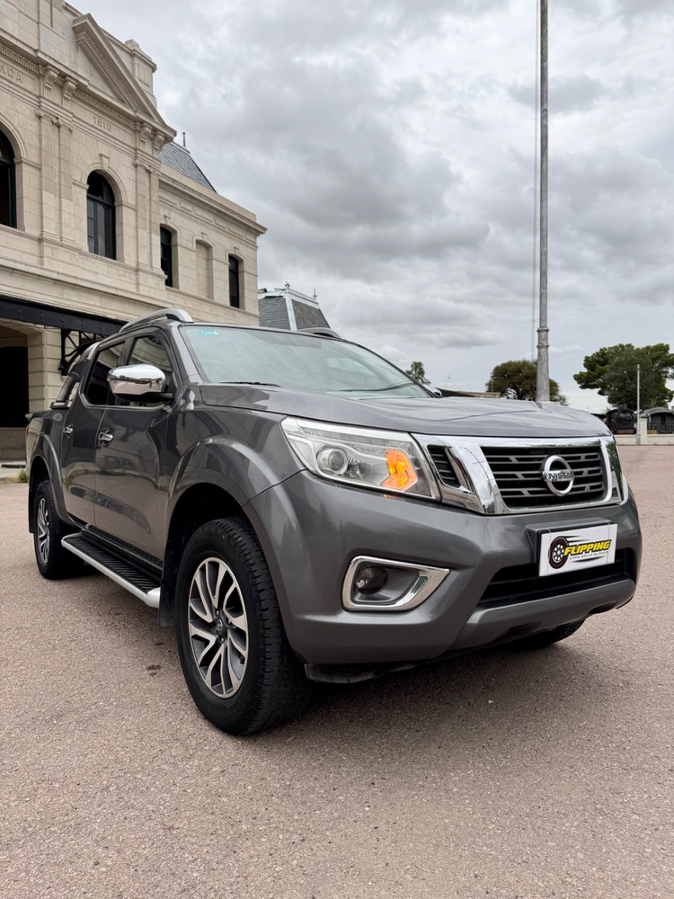 Nissan Frontier LE