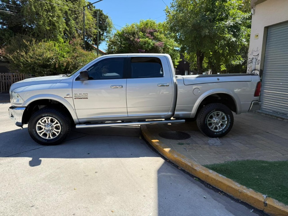 Ram Ram 2500 6.7L Laramie 4X4 — foto 2