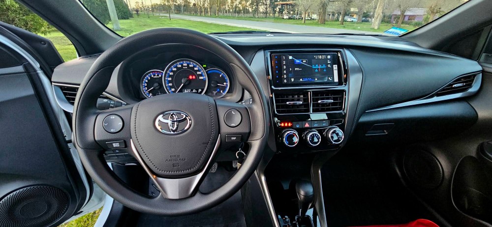 Toyota Yaris Xs — foto 7