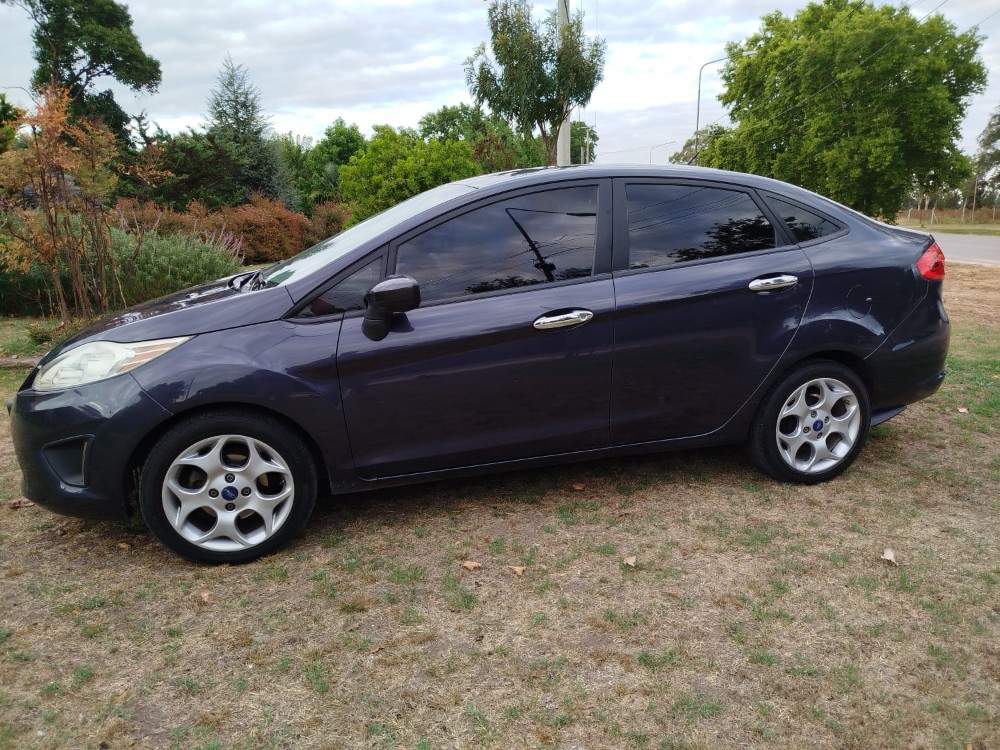 Ford FIESTA TREND — foto 9