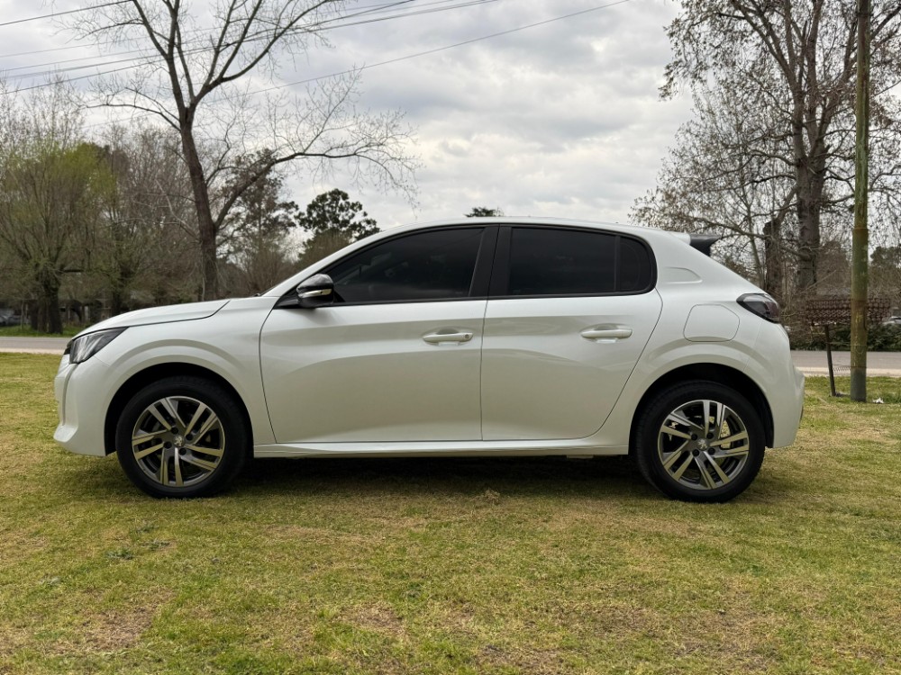 Peugeot 208 Feline — foto 9