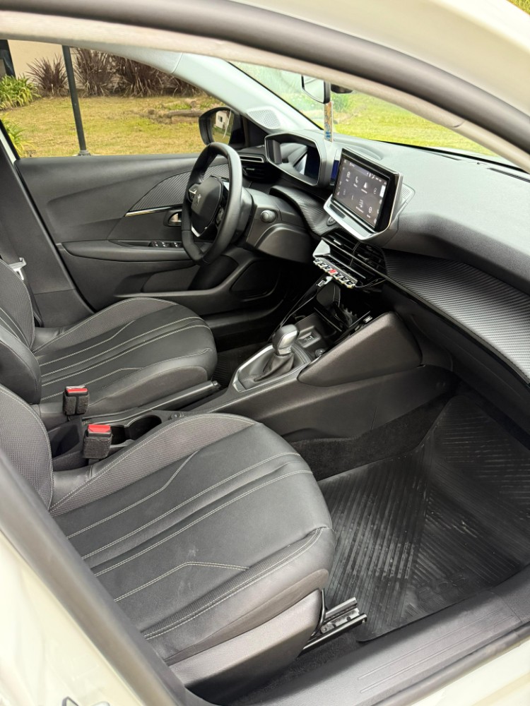 Peugeot 208 Feline — foto 10