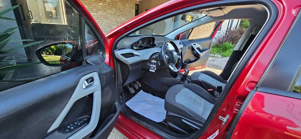 Peugeot 208 ALLURE TOUCH — foto 9
