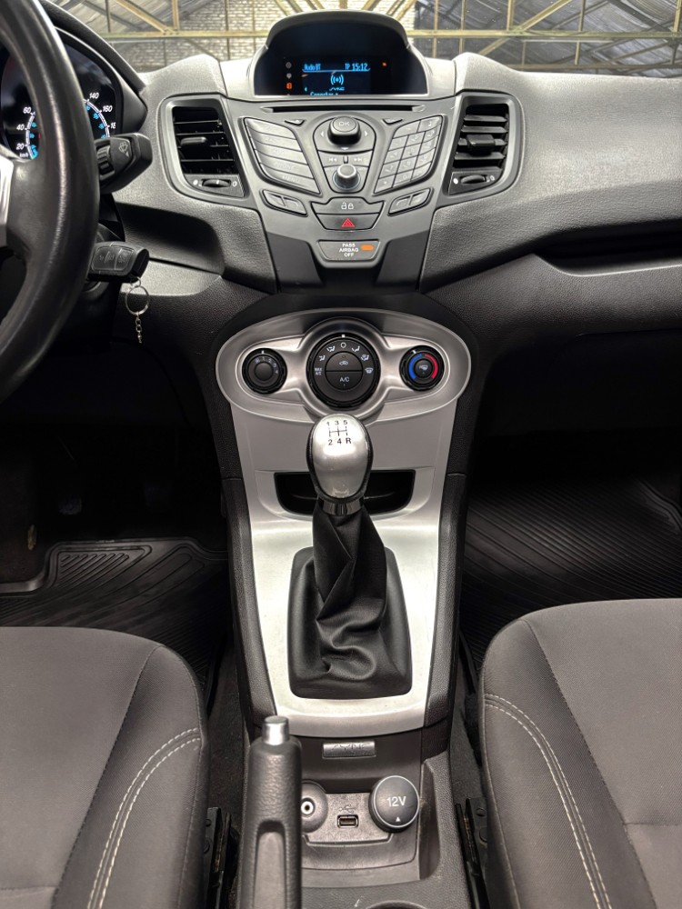Ford Fiesta Kinetic 1.6 Se Plus 120cv — foto 9