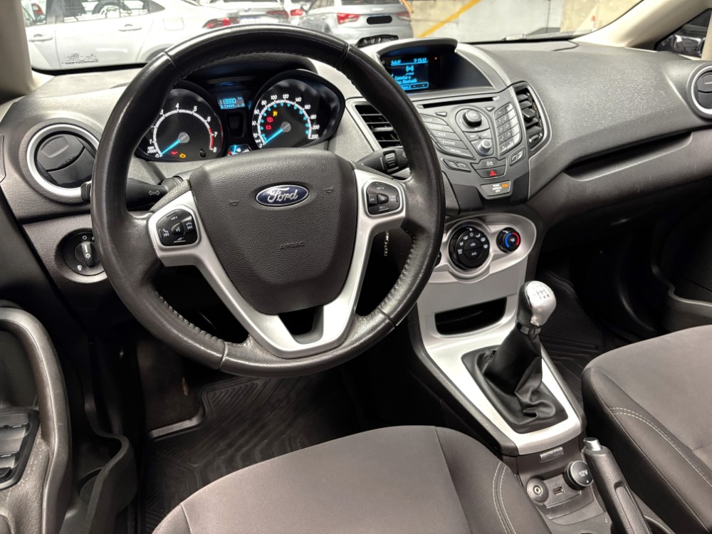Ford Fiesta Kinetic 1.6 Se Plus 120cv — foto 10