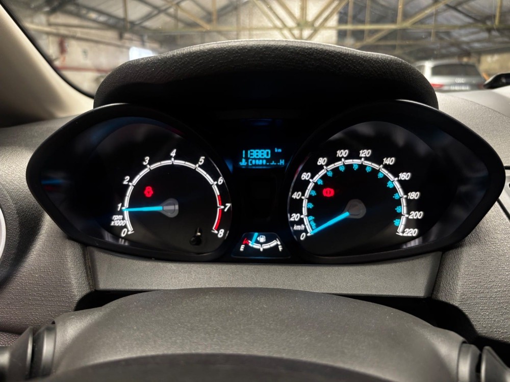 Ford Fiesta Kinetic 1.6 Se Plus 120cv — foto 11