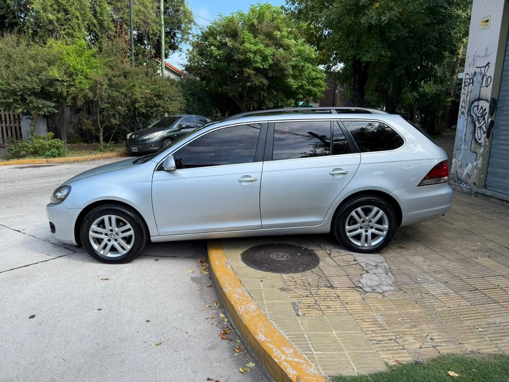 Volkswagen VENTO VARIANT 2.5 ADVANCE — foto 2