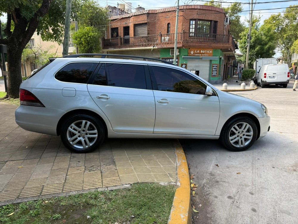 Volkswagen VENTO VARIANT 2.5 ADVANCE — foto 6
