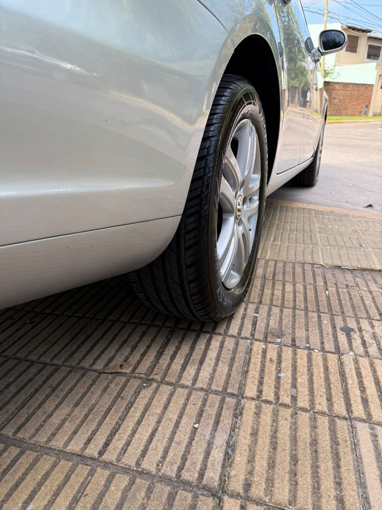 Volkswagen VENTO VARIANT 2.5 ADVANCE — foto 17