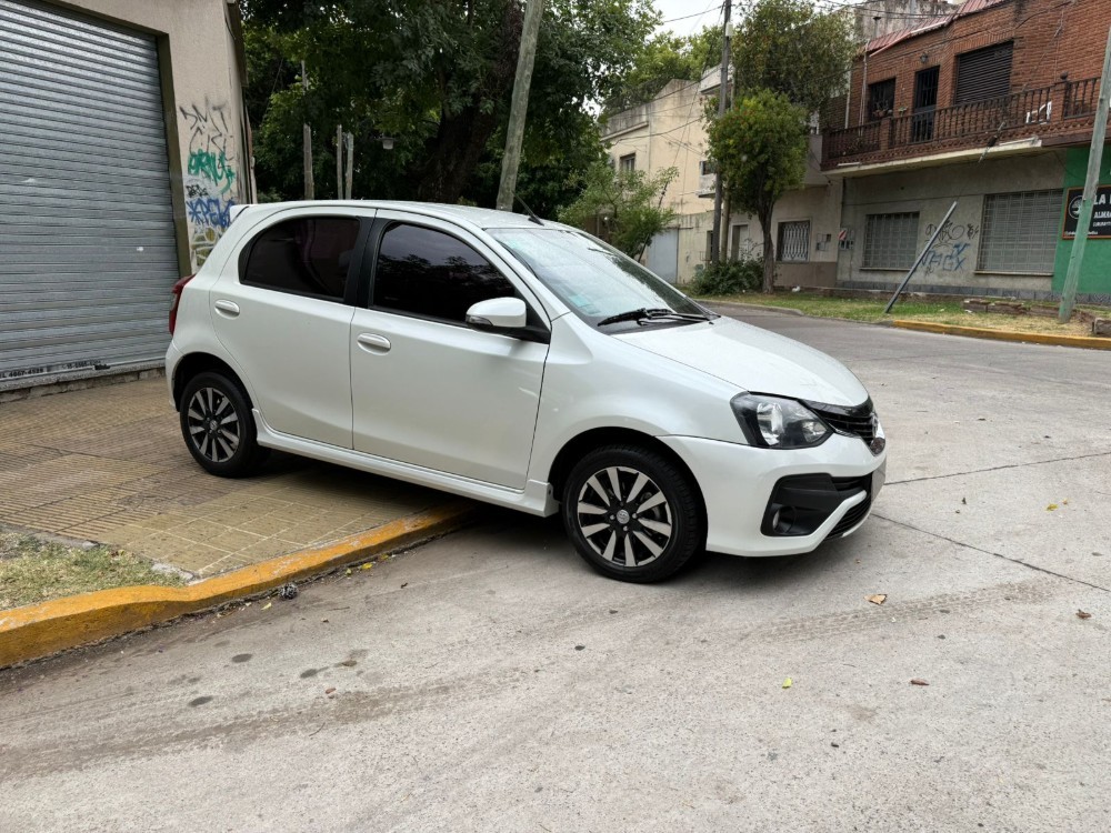 Toyota Etios Platinum 1.5L 4 AT