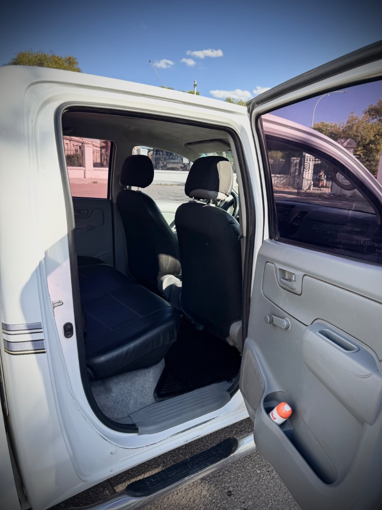 Toyota Hilux — foto 2