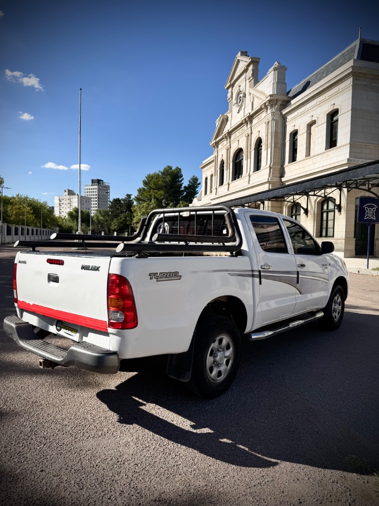 Toyota Hilux — foto 7