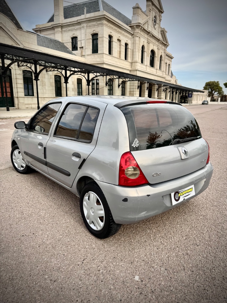Renault clio — foto 9