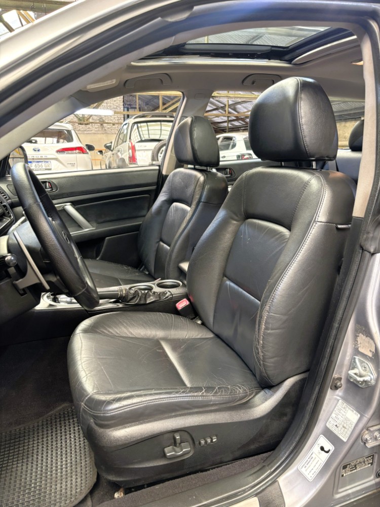 Subaru Outback 3.0 R — foto 12