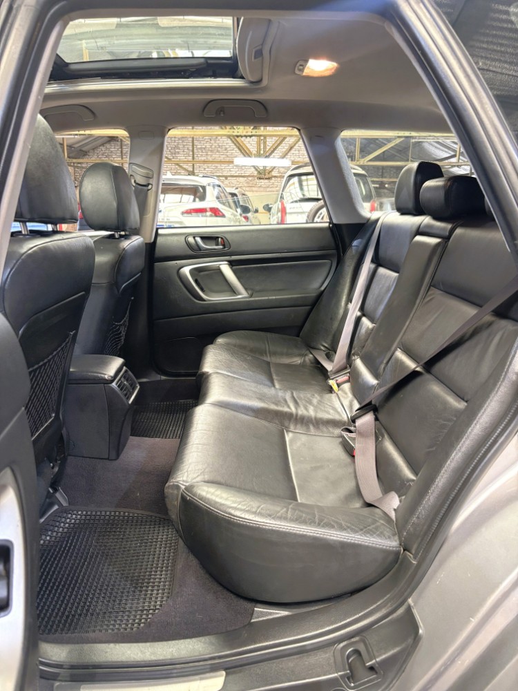 Subaru Outback 3.0 R — foto 13
