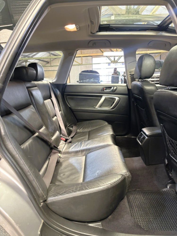 Subaru Outback 3.0 R — foto 15