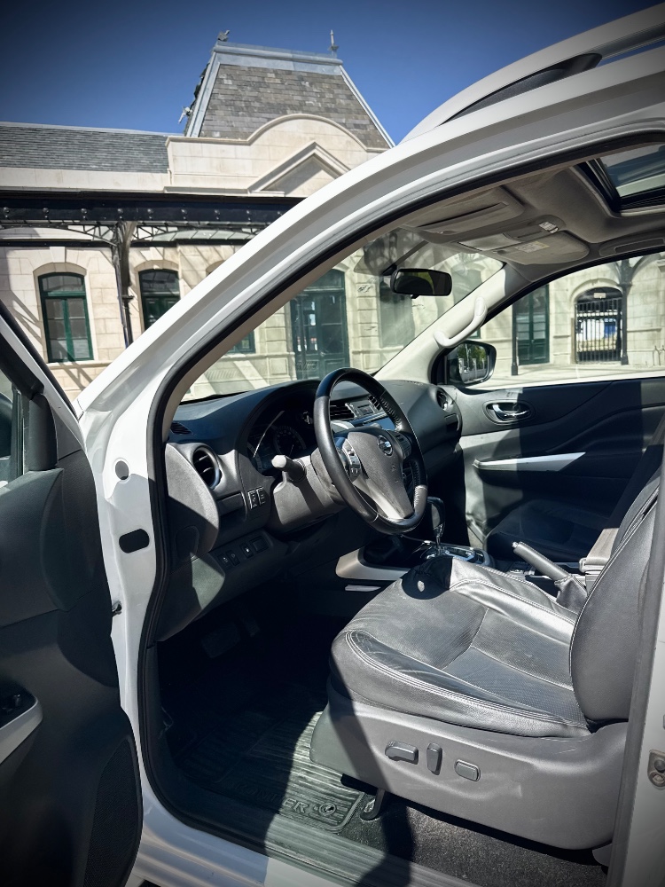 Nissan Frontier LE 4x4 — foto 2
