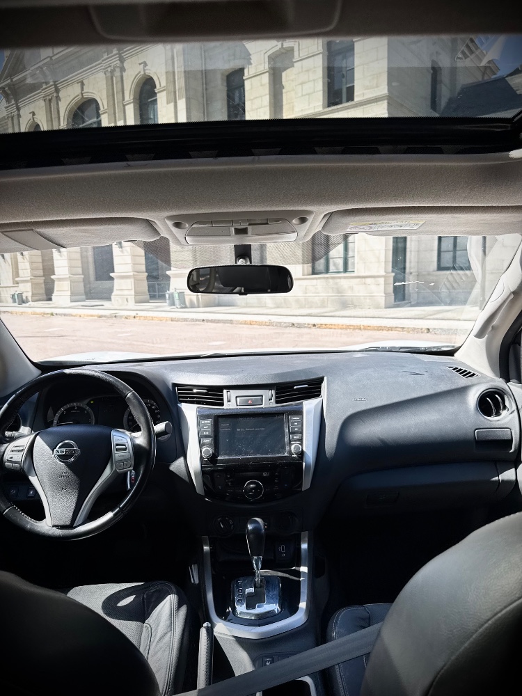 Nissan Frontier LE 4x4 — foto 4