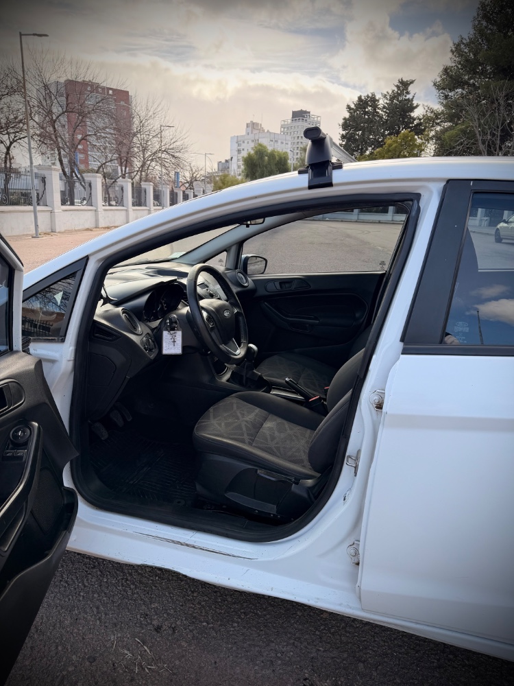 Ford Fiesta Kinetic — foto 3