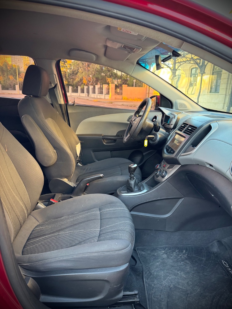 Chevrolet Sonic LT — foto 10