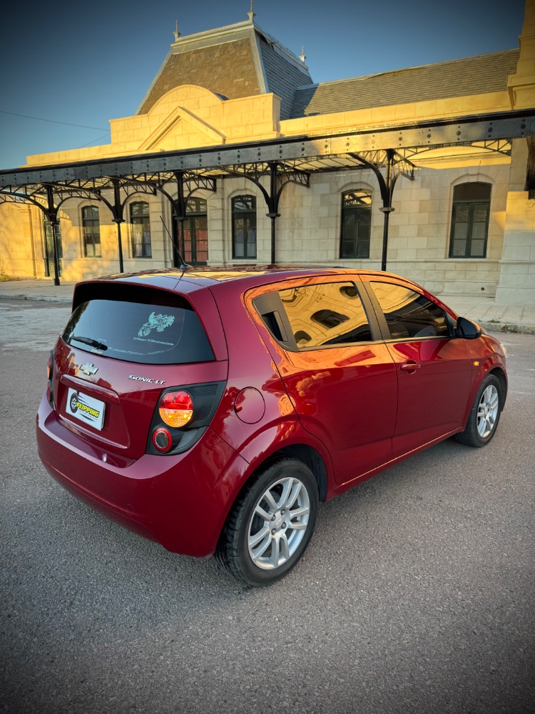 Chevrolet Sonic LT — foto 11