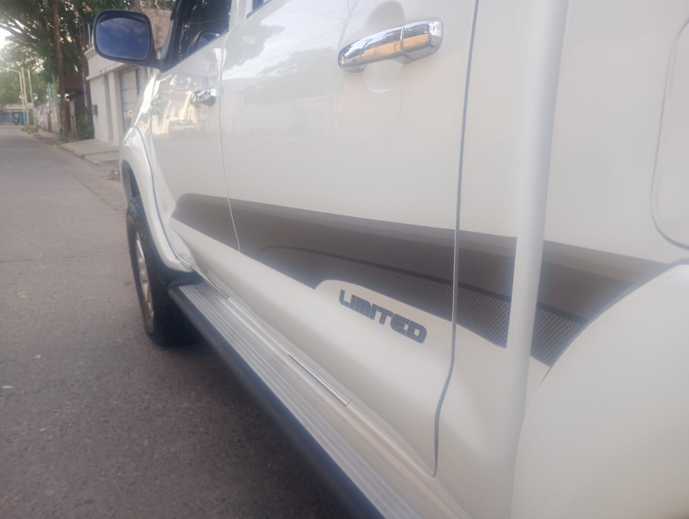 Toyota Hilux 3.0 DC 4x4 TDI SRV cuero — foto 2