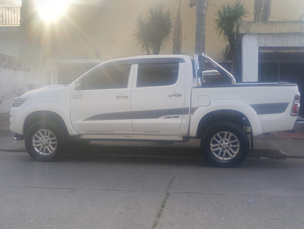 Toyota Hilux 3.0 DC 4x4 TDI SRV cuero — foto 4