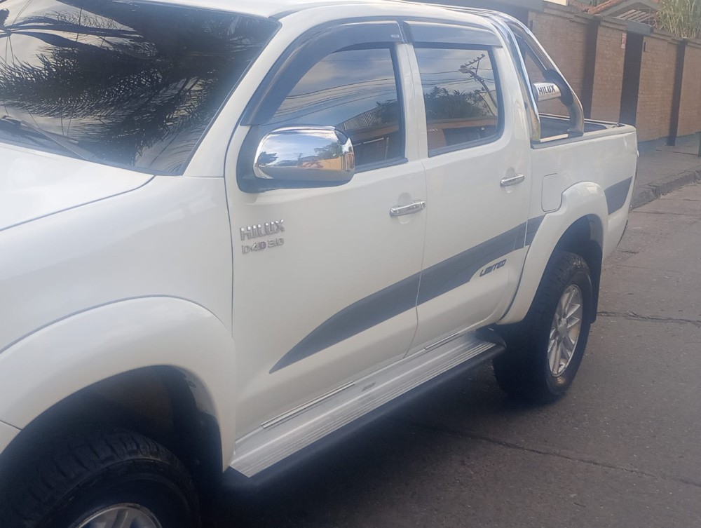 Toyota Hilux 3.0 DC 4x4 TDI SRV cuero — foto 5