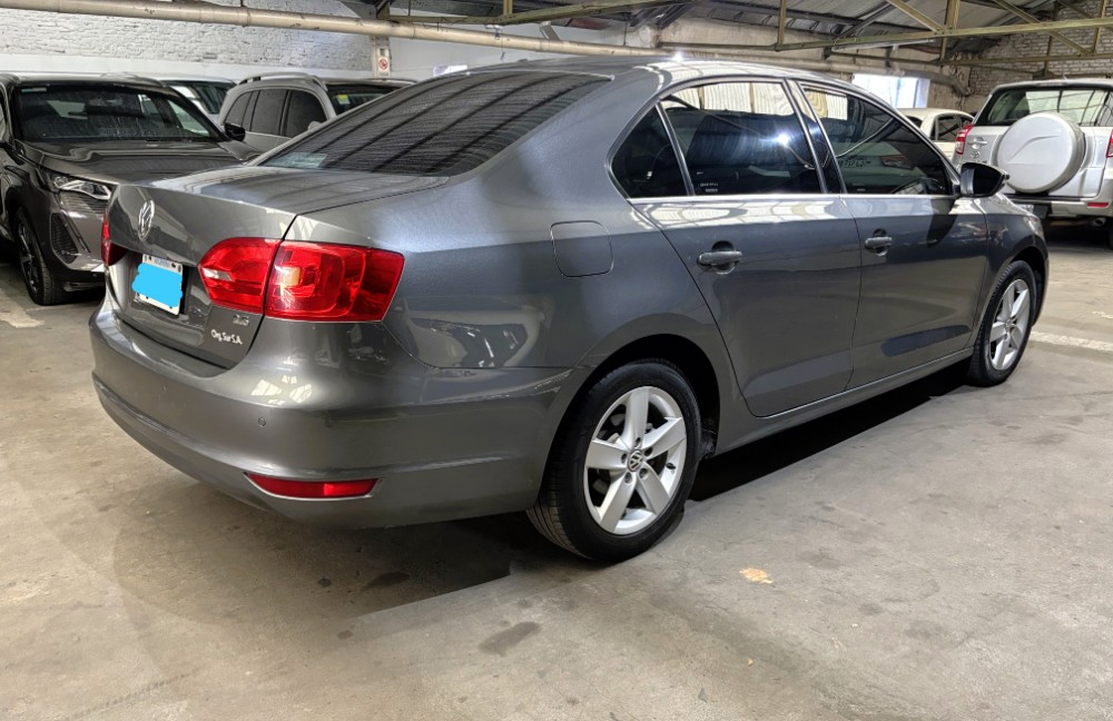 Volkswagen Vento 2.5 Luxury AT — foto 5