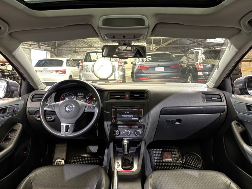 Volkswagen Vento 2.5 Luxury AT — foto 8